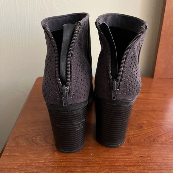 American Eagle Woman’s Boots - Picture 3 of 13